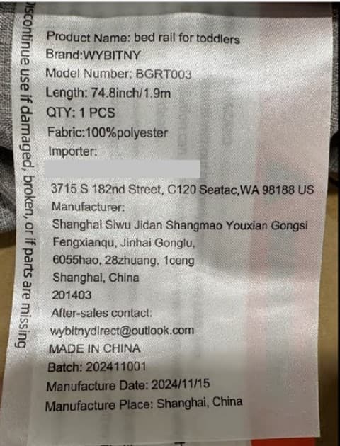 "WYBITNY" and "BGRT003" are printed on a label located on the fabric cushions